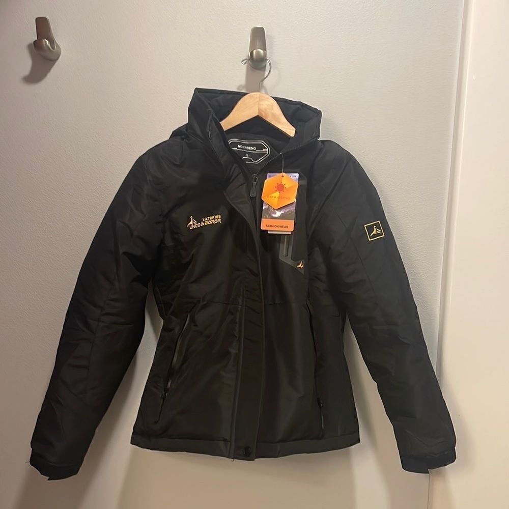 NWT Moerdeng woman’s black waterproof ski jacket
